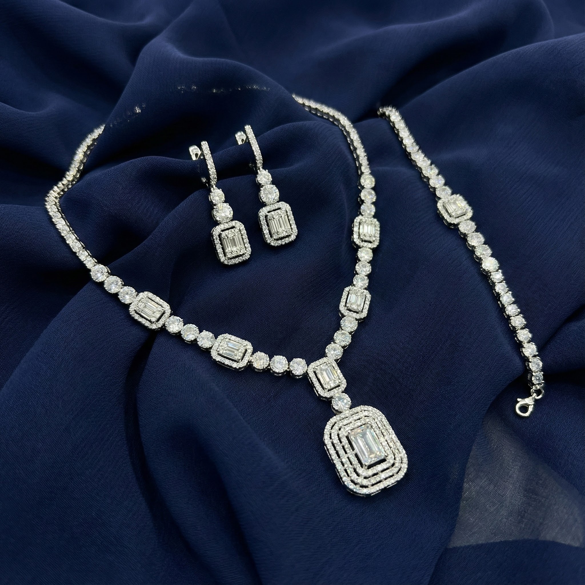 سرویس زنانه پایه جواهر طرح emerald